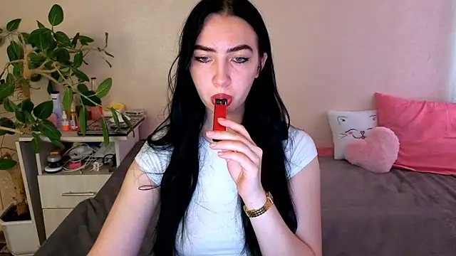 WildKittenX  online show from 06-12-26, 04:00
