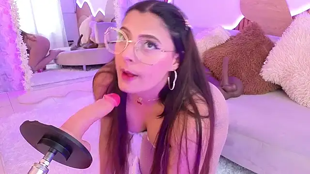 Snapshot of madisonjones- chatting on 11-28-25, 07:16 madisonjones- online show from 11-28-25, 07:16