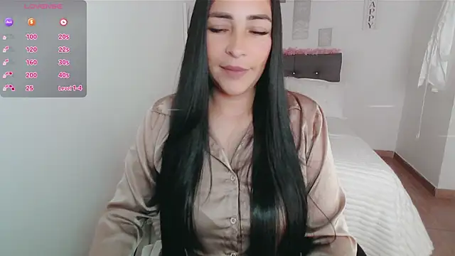 Snapshot of luna_lgomez_ chatting on 10-01-25, 01:39 luna lgomez  online show from 10-01-25, 01:39