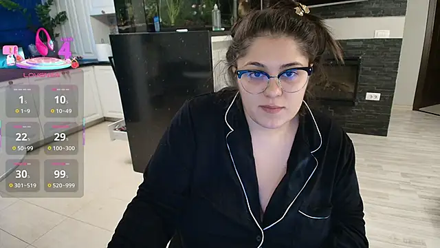 Layla- online show from 11-14-25, 10:25