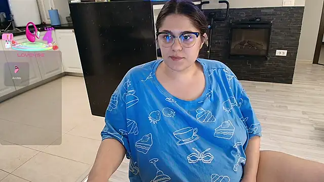 Layla- online show from 04-19-26, 01:54