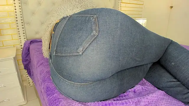 Emilly wilson  online show from 11-07-25, 11:43