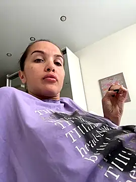 Snapshot of Beverly_Hilll chatting on 09-14-25, 02:05 Beverly Hilll online show from 09-14-25, 02:05