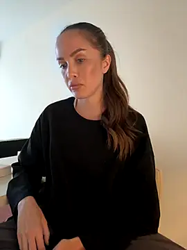 Snapshot of Beverly_Hilll chatting on 09-19-25, 01:12 Beverly Hilll online show from 09-19-25, 01:12