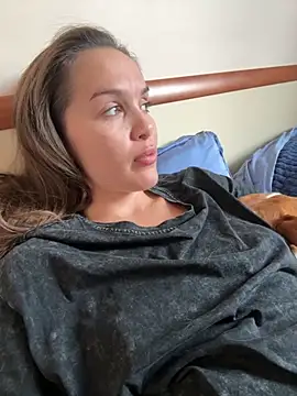 Snapshot of Beverly_Hilll chatting on 10-04-25, 01:42 Beverly Hilll online show from 10-04-25, 01:42