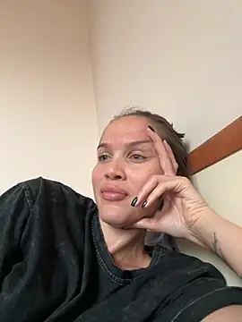 Snapshot of Beverly_Hilll chatting on 10-07-25, 12:46 Beverly Hilll online show from 10-07-25, 12:46