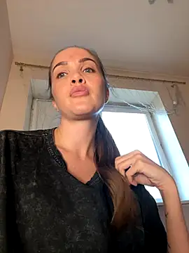 Snapshot of Beverly_Hilll chatting on 10-08-25, 01:53 Beverly Hilll online show from 10-08-25, 01:53