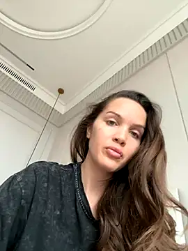 Snapshot of Beverly_Hilll chatting on 10-26-25, 12:11 Beverly Hilll online show from 10-26-25, 12:11