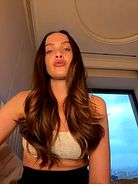 Snapshot of Beverly_Hilll chatting on 10-27-25, 01:26 Beverly Hilll online show from 10-27-25, 01:26