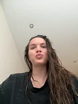 Snapshot of Beverly_Hilll chatting on 11-12-25, 12:16 Beverly Hilll online show from 11-12-25, 12:16