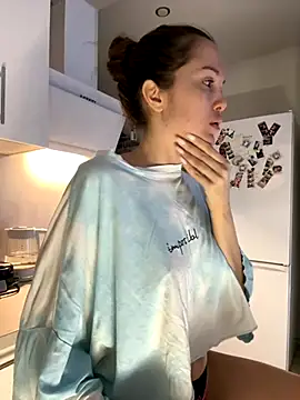 Snapshot of Beverly_Hilll chatting on 11-19-25, 01:00 Beverly Hilll online show from 11-19-25, 01:00