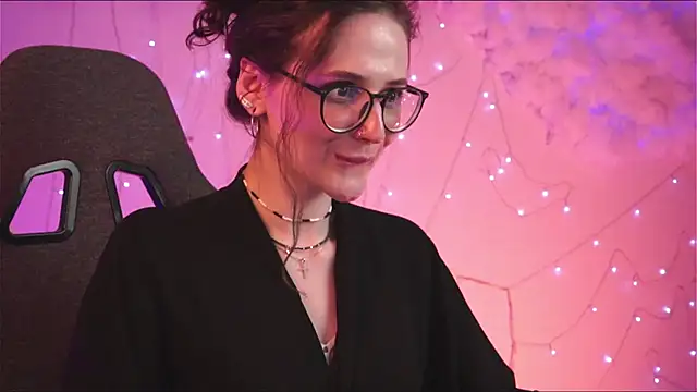Snapshot of OliviaMcClean chatting on 03-19-25, 10:31 OliviaMcClean online show from 03-19-25, 10:31