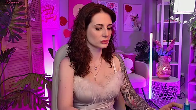 Snapshot of OliviaMcClean chatting on 06-17-26, 02:40 OliviaMcClean online show from 06-17-26, 02:40