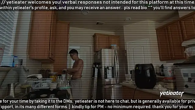 Snapshot of yetieater chatting on 06-03-26, 04:34 yetieater online show from 06-03-26, 04:34