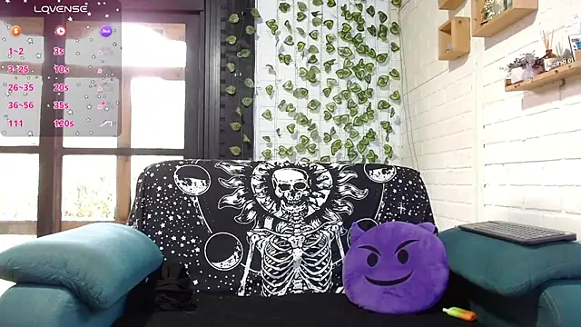 LiraSonnett online show from 09-15-25, 09:04