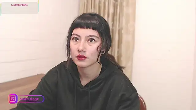 Laury uri online show from 03-06-26, 12:18