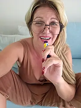 Melody73 online show from 09-30-25, 05:18