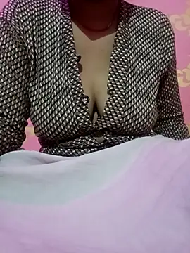 Snapshot of Beautiful_Puja chatting on 03-21-25, 12:18 Beautiful Puja online show from 03-21-25, 12:18
