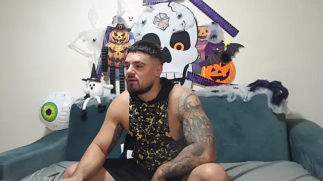 Tiberius hunk online show from 10-27-25, 02:10