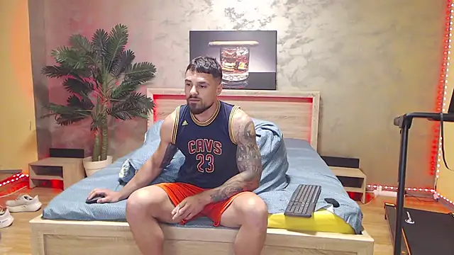 Tiberius hunk online show from 06-08-26, 02:45