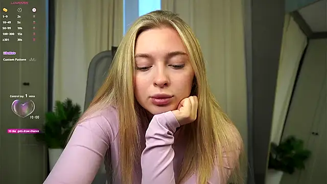 christie luv online show from 12-04-25, 01:09