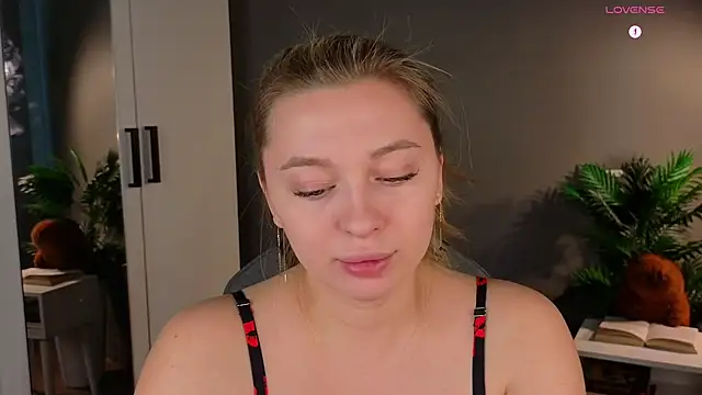 christie luv online show from 02-12-26, 11:05