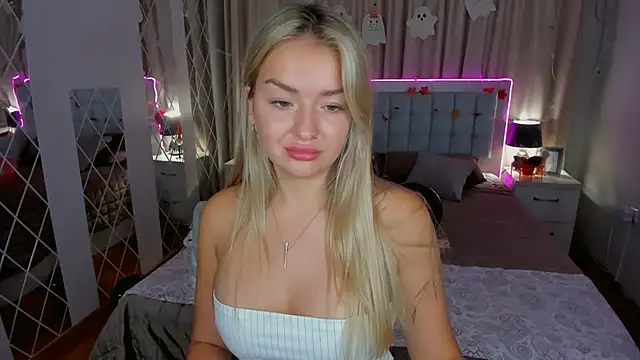 EvaGoddes online show from 10-25-25, 06:32