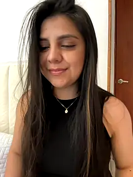 Snapshot of AliceGarc chatting on 10-06-25, 10:29 AliceGarc online show from 10-06-25, 10:29