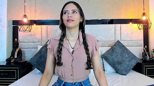 LiliJensen online show from 11-17-25, 08:14