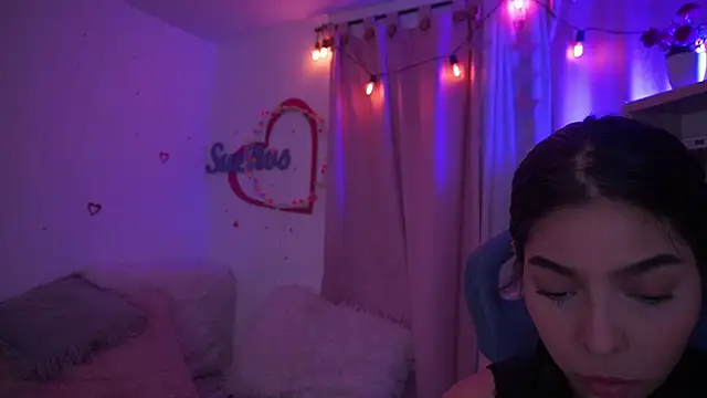 Snapshot of Olivia_pretty_ chatting on 03-22-25, 01:08 Olivia pretty online show from 03-22-25, 01:08