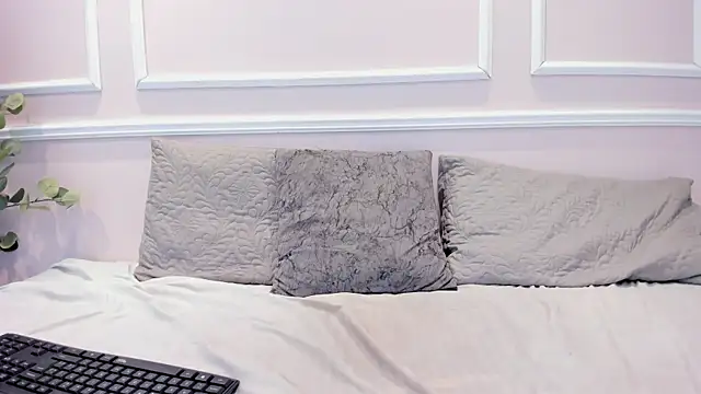 Lucy Canel online show from 11-18-25, 12:05