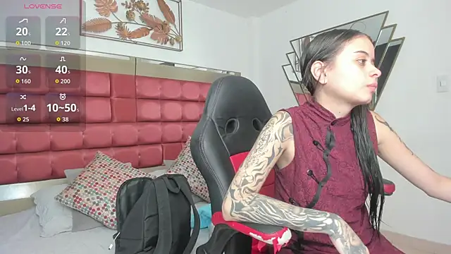 SaskiaGrendel online show from 06-17-26, 06:09