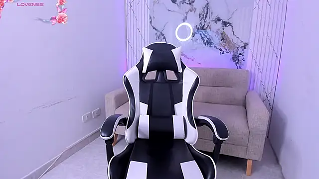 Snapshot of LexiAndDeker chatting on 09-29-25, 05:29 LexiAndDeker online show from 09-29-25, 05:29