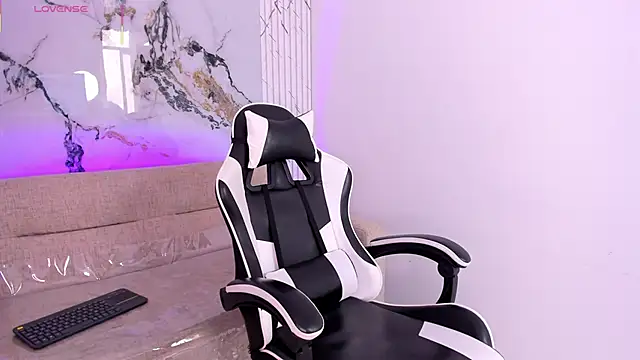 Snapshot of LexiAndDeker chatting on 10-02-25, 05:20 LexiAndDeker online show from 10-02-25, 05:20