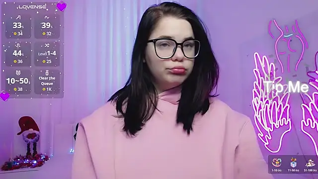 Snapshot of Eliss_Shyyo chatting on 12-17-25, 10:32 Eliss Shyyo online show from 12-17-25, 10:32