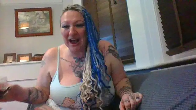 Snapshot of livieblainn chatting on 03-04-25, 11:00 livieblainn online show from 03-04-25, 11:00