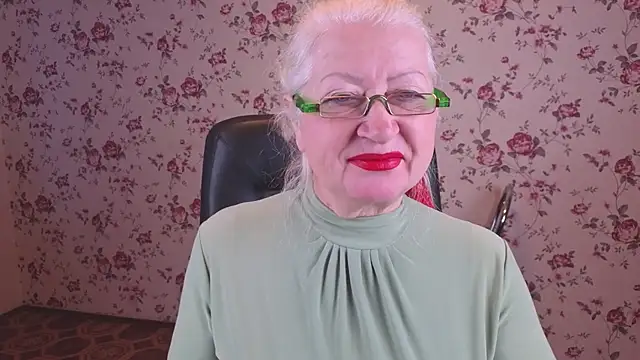 Maya Mayflower online show from 10-26-25, 04:07