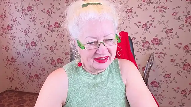 Maya Mayflower online show from 10-31-25, 04:02