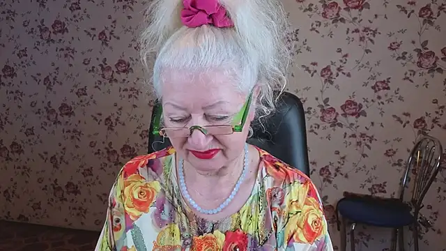 Maya Mayflower online show from 12-20-25, 04:52