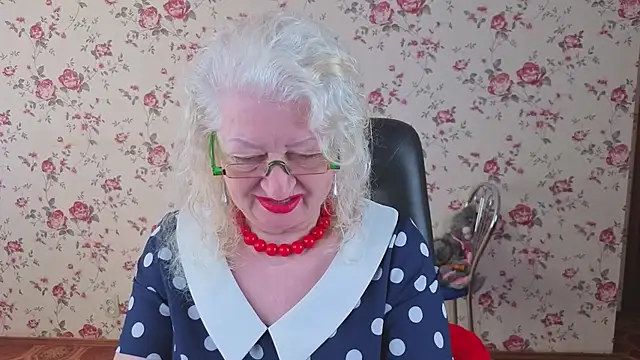 Maya Mayflower online show from 04-18-26, 03:21