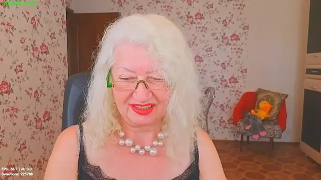 Snapshot of Maya_Mayflower chatting on 06-25-26, 05:12 Maya Mayflower online show from 06-25-26, 05:12