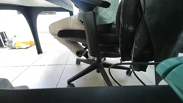 Snapshot of GM51-1988 chatting on 09-30-25, 12:43 GM51-1988 online show from 09-30-25, 12:43