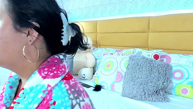 LeilaHiuston online show from 12-14-25, 08:41