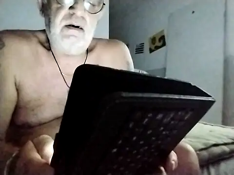 Snapshot of coolbrady17 chatting on 03-16-25, 09:58 coolbrady17 online show from 03-16-25, 09:58