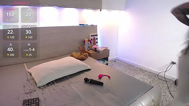 Snapshot of Cristal_Velle chatting on 10-06-25, 12:24 Cristal Velle online show from 10-06-25, 12:24