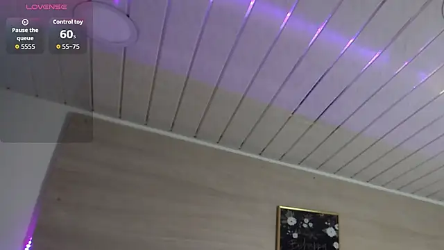 Snapshot of Cristal_Velle chatting on 10-22-25, 12:27 Cristal Velle online show from 10-22-25, 12:27