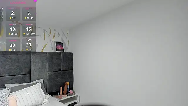 Snapshot of Cristal_Velle chatting on 11-23-25, 12:27 Cristal Velle online show from 11-23-25, 12:27