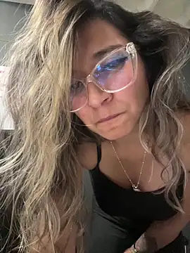 Isabella Varella online show from 11-18-25, 12:38