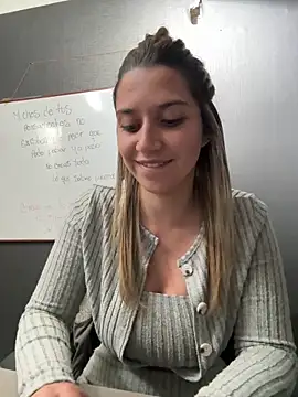 Isabella Varella online show from 02-11-26, 12:32