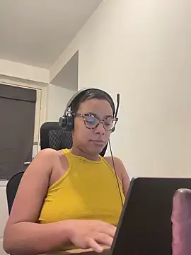 Melia Rayne online show from 12-16-25, 10:53